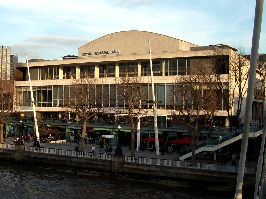 The Royal Festival Hall is a fantastic spot for a rainy day. This venue plays host to a wide variety of gigs, plays, workshops, and exhibitions, as well as seasonal festivals.